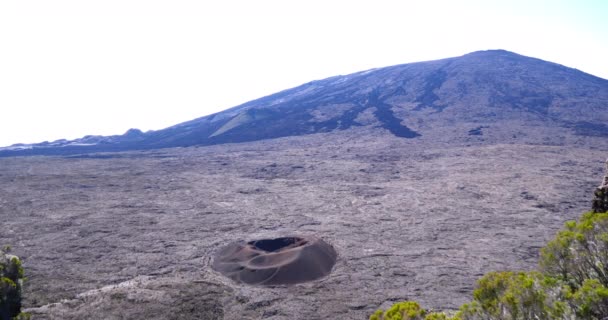 Dramatische Oberfläche Vulkankrater Schwarze Landschaft Und Vegetation Wiedervereinigung Inaktive Ruhige — Stockvideo