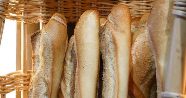 Frisch Gebackenes Brot Der Bäckerei Vollkorn Bio Laibe Schönes Leckeres — Stockvideo