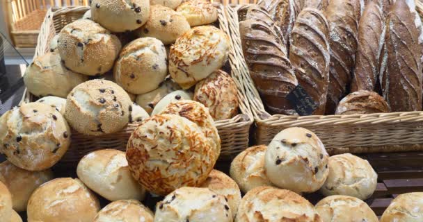 Pains Produits Boulangerie Grand Assortiment Boulangerie Étagères Avec Pain Croustillant — Video