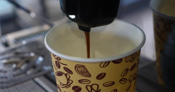 Tomar Café Máquina Profesional Tienda Taza Café Espresso Bebida Caliente — Vídeo de stock