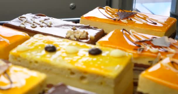 Pasteles Pasteles Exhiben Panadería Tienda Casera Deliciosos Dulces Panadero Hermosos — Vídeos de Stock