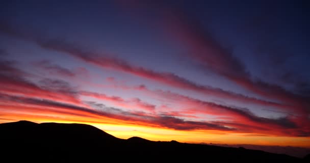Удивительный Красный Закат Восход Солнца Над Горы Силуэт Панорамный Пейзаж — стоковое видео