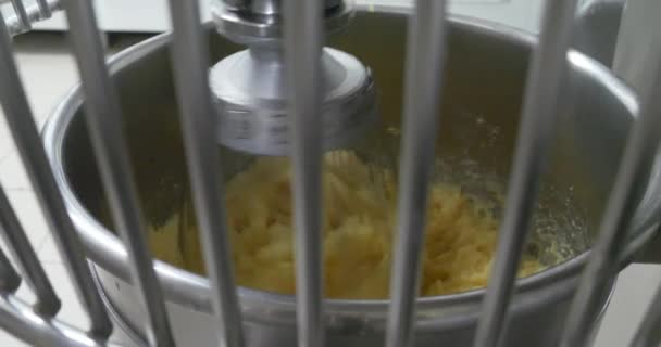 Yoğurma Makinesi Fırın Otomatik Robot Modern Teknoloji Endüstriyel Hamur Ekmek — Stok video