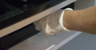 sikke ve para sayma müşteri için işleme iş salonu faturaları vererek kayıt nakit çekmecesi değişikliğinden dağıtımı