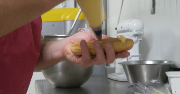 Hamur Işleri Pastalar Fırın Mutfak Profesyonel Yapımı Tatlılar Krem Boru — Stok video