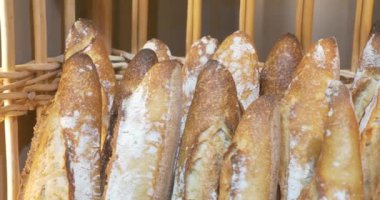 Ekmek ve fırın raf taze pişmiş gevrek ekmek organik tam buğday biyo buğday gıdalar boulangerie baget satan ekmek rustik görüntü hizmet ile pişmiş mal büyük çeşitler 