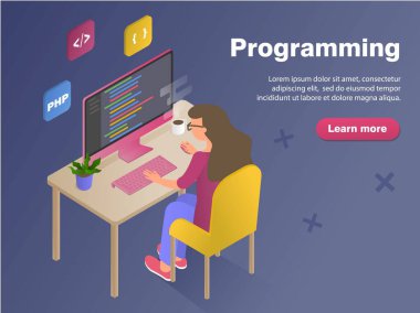 İş yerindeki programcı kadın. Düz izometrik vektör çizimi koyu arkaplanda izole edilmiş. Web pankartı, kahraman resimleri, bilgi grafikleri için kullanılabilir.