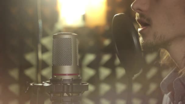 Man zingen in de studio — Stockvideo