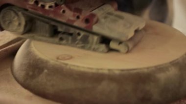 bir Torna üzerinde ahşap zımpara