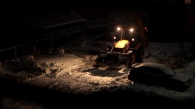 çalışma gece traktör