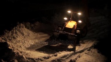 çalışma gece traktör