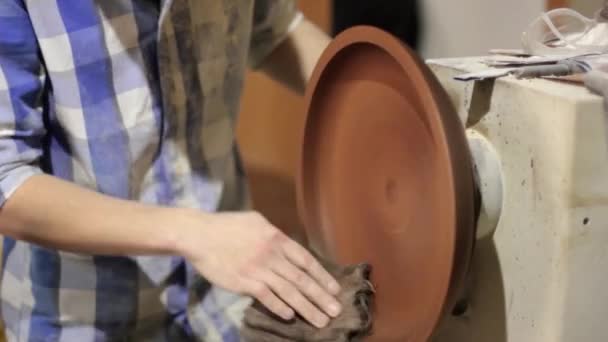 Sanding wood on a lathe — Stock Video