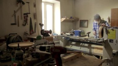 bir Torna üzerinde ahşap zımpara
