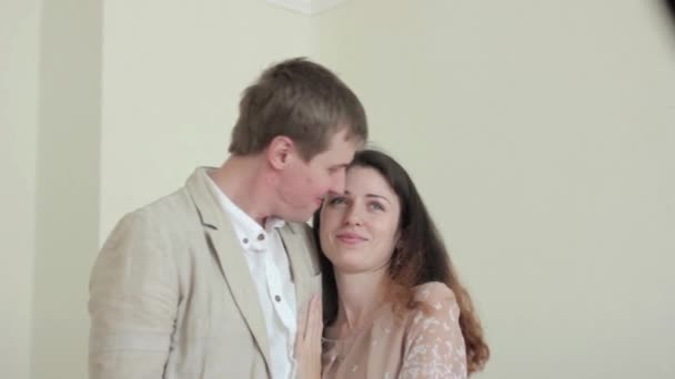 Couple heureux à la maison — Video