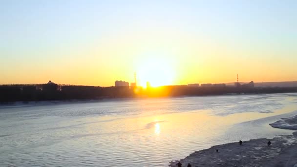 Fishermen at sunset in winter — Stock Video