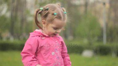 Bir ceket, küçük kız