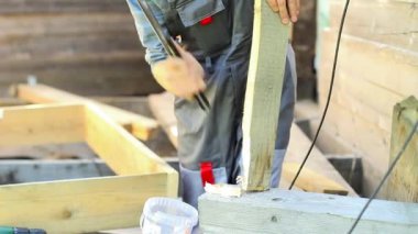 Tahtaları baltayla pirzola