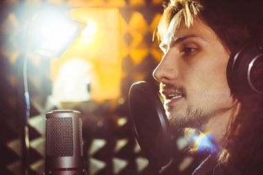 stüdyoda şarkı dostum