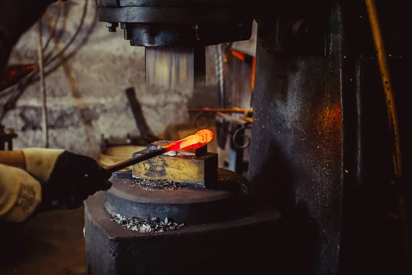 Hammer in the forge — Stock Photo, Image