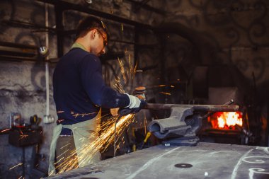 Testere demir çalışma kıvılcım