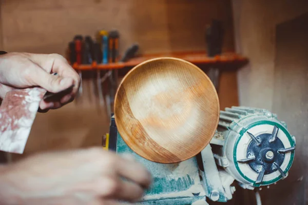 Sanding wood on a lathe — Stock Photo, Image