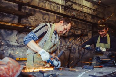 Testere demir çalışma kıvılcım