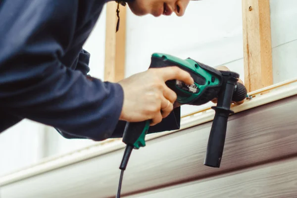 Installation of siding — Stock Photo, Image