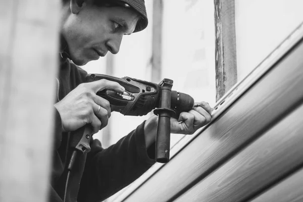 Installation of siding — Stock Photo, Image