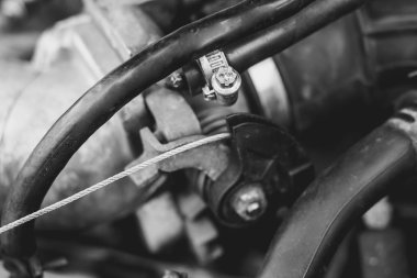 Bir yakından atış araba motoru hortumlar