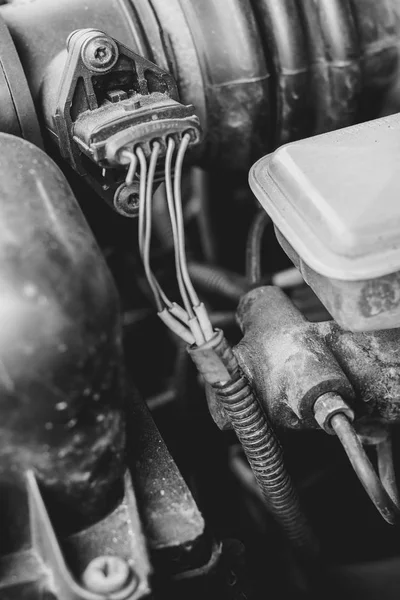 Bir yakından atış araba motoru hortumlar