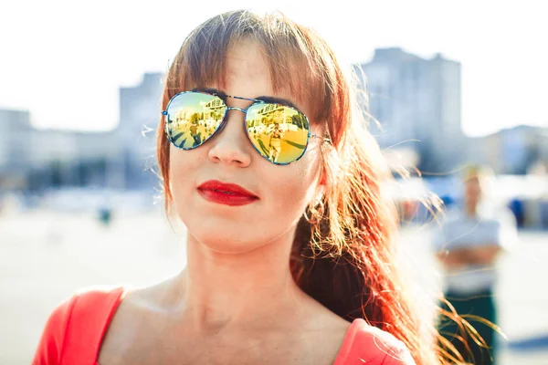 Mujer en gafas de sol — Foto de Stock