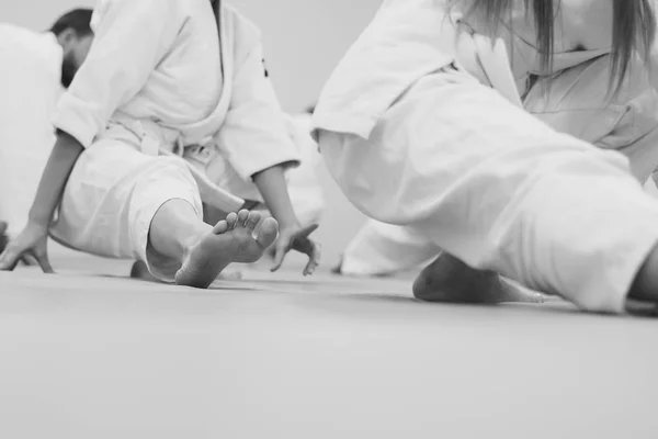 Pies en el tatami en el gimnasio —  Fotos de Stock