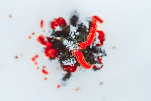 Oyuncak Noel ağacı kar — Stok fotoğraf