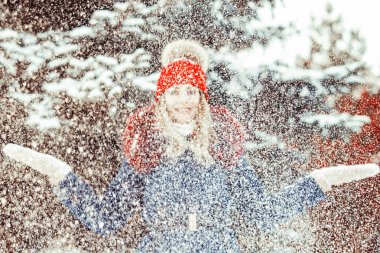 kar fırlatma kadın