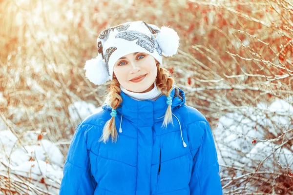 Kvinna jacka vinter — Stockfoto