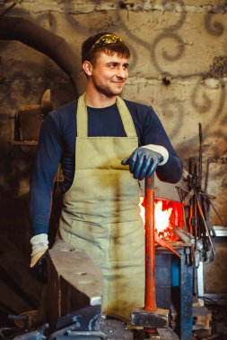 Demirci demirhane olduğunu