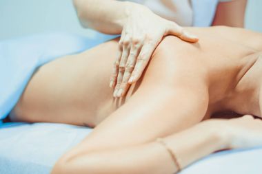 salonda bir sırt masajı