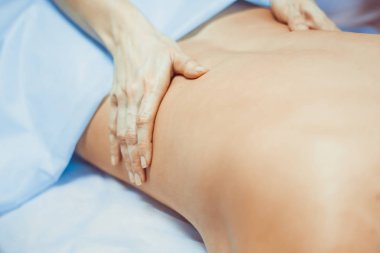 salonda bir sırt masajı