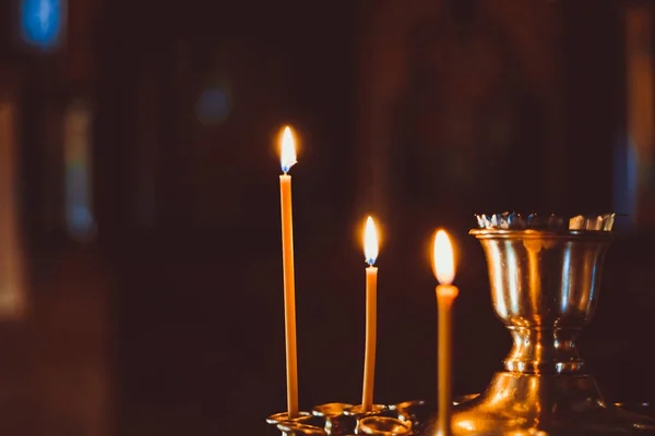 Свічки в церкві — стокове фото