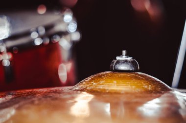 plaka vurmalı enstrüman