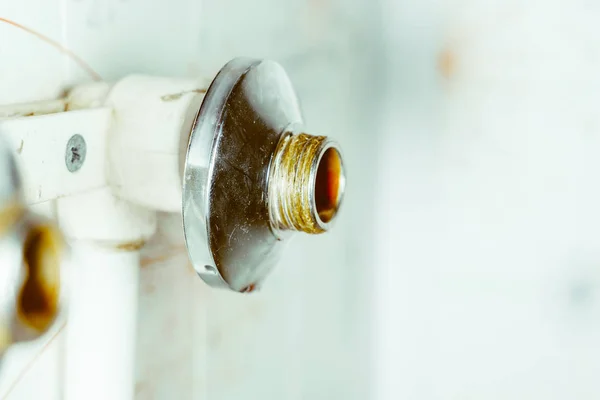 Plomería en el tubo de baño — Foto de Stock