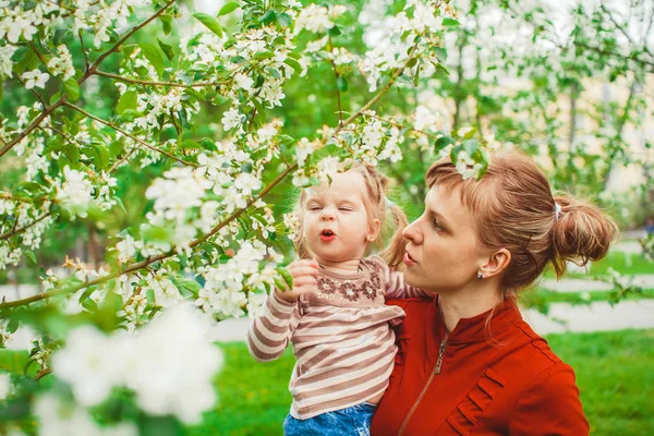 Mother and daughter in flower garden — Stock Photo, Image