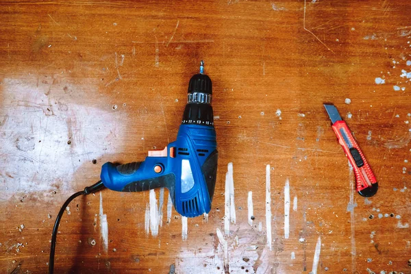 Drill lies on the table — Stock Photo, Image