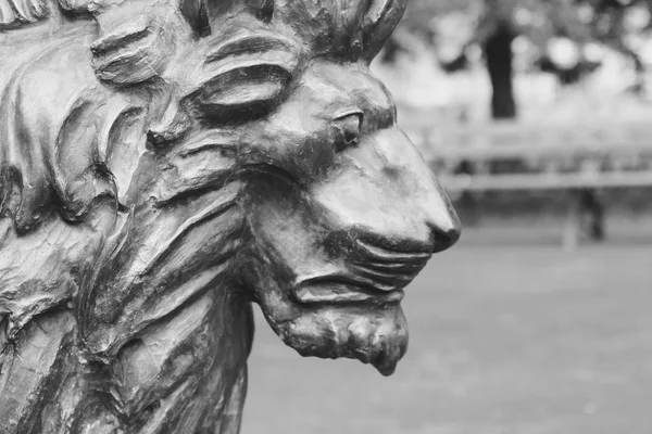 Estátua de leão na cidade Park — Fotografia de Stock