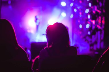 Konserdeki izleyiciler