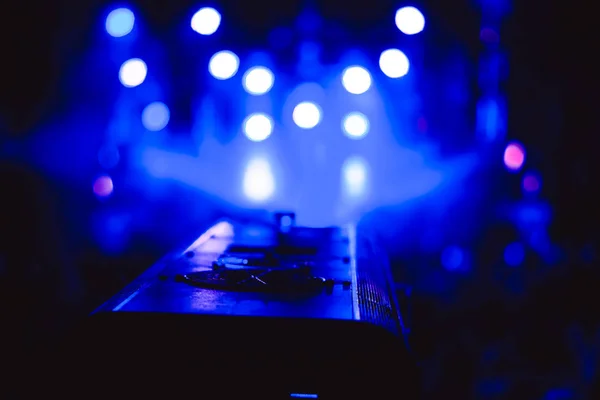 Scheinwerfer bei einem Konzert — Stockfoto