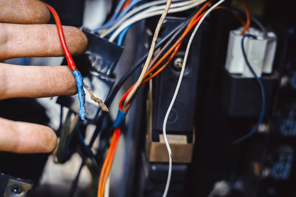 Reparaciones eléctricas en automóviles — Foto de Stock