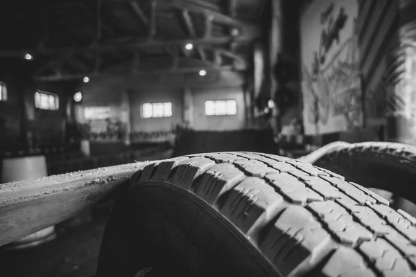 Neumáticos en la pista de deportes —  Fotos de Stock