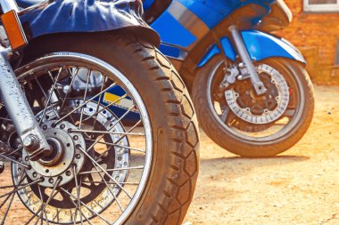 Motosiklet yol anlamına gelir.