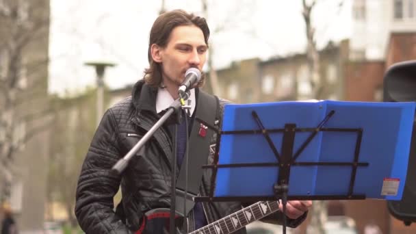 Müzisyenler Sokakta Şarkı — Stok video